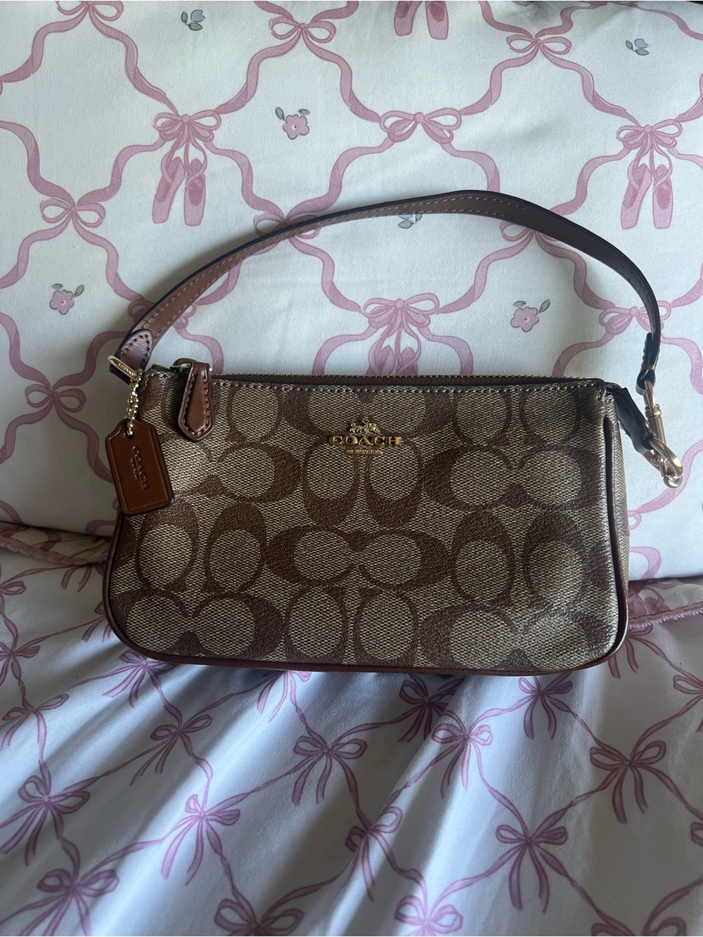 Coach Nolita 19